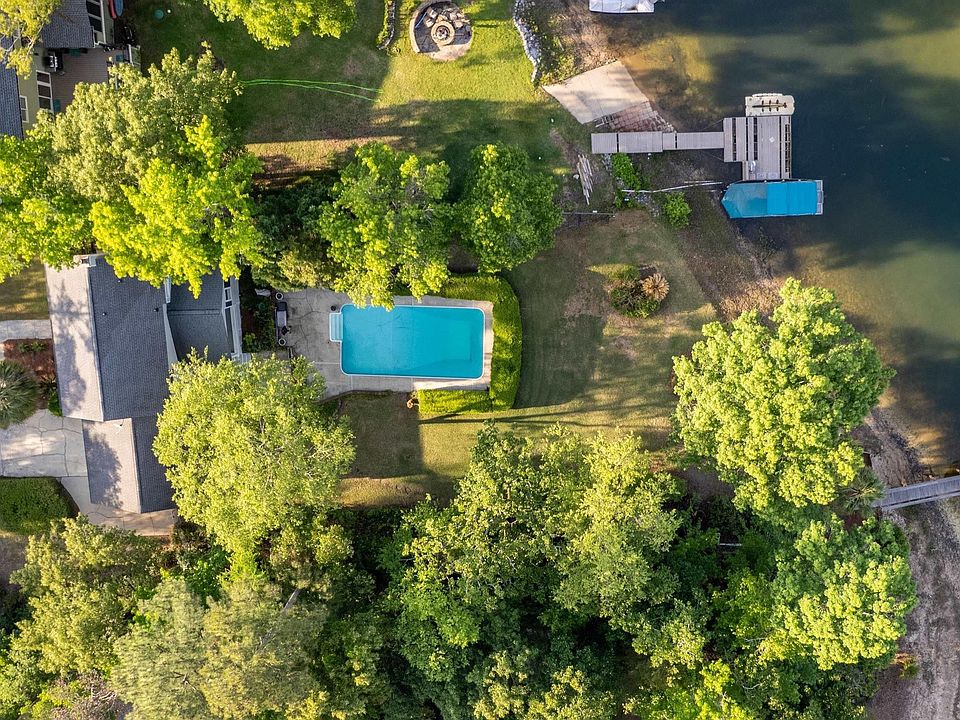 1st image of 549 Shadowood Dr