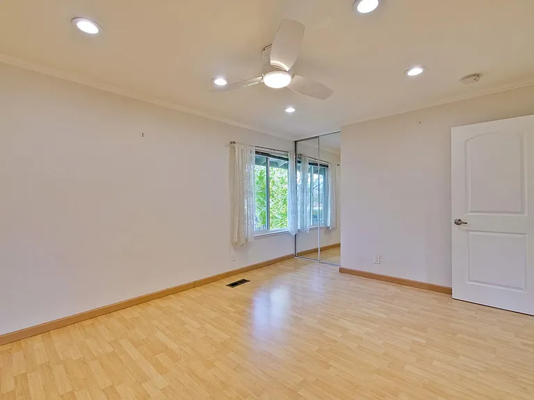 21099 Red Fir Ct — Photo 30