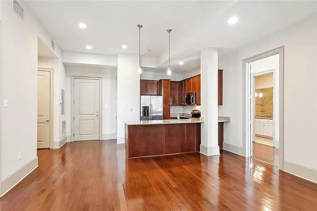 2 bed, 955 sqft, $2,200 — Photo 4