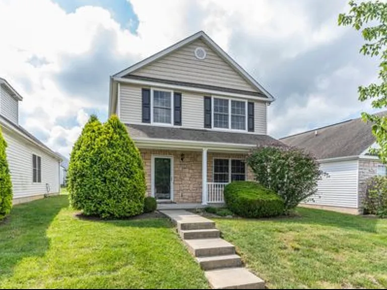 1040 Bella Dona Rd — Photo 1