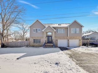 7116 Sunset Dr, Crystal Lake, IL 60014