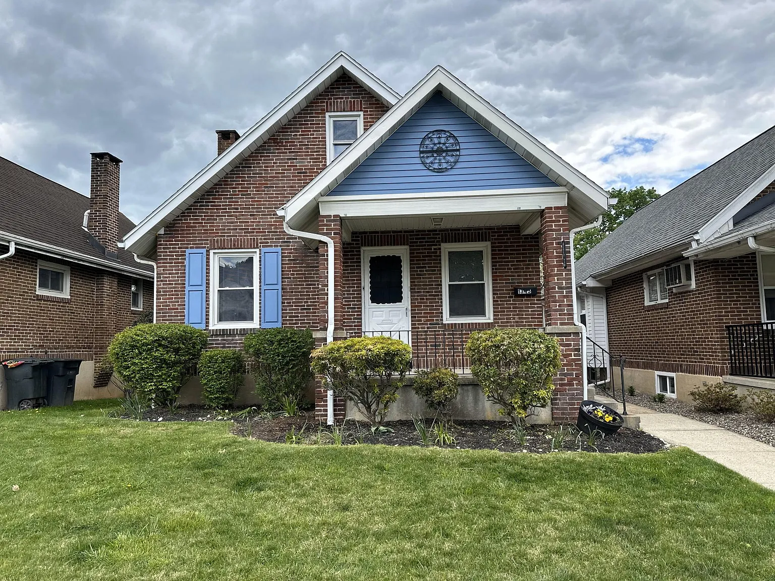 3 bed, 2.5 bath, 1700 sqft, $2,100 — Photo 1