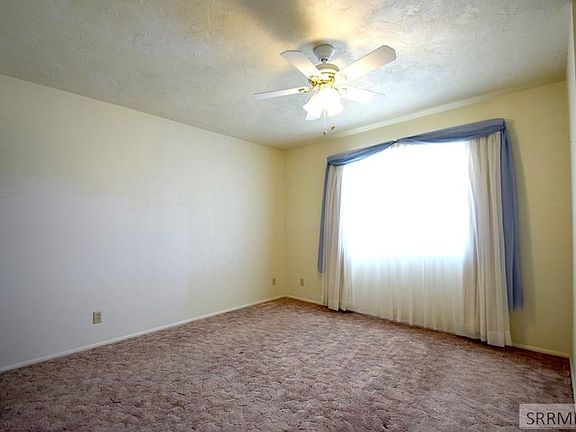 3rd image of 897 Linden Pl