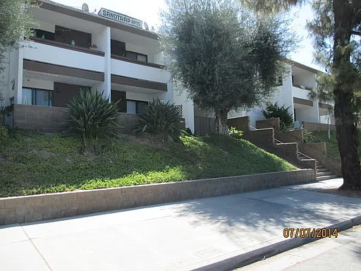 Canyon Crest Spacious 1-Bedroom Apartment — Photo 4