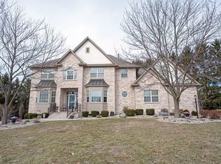 558 Fox Ln, Carmel, IN 46032