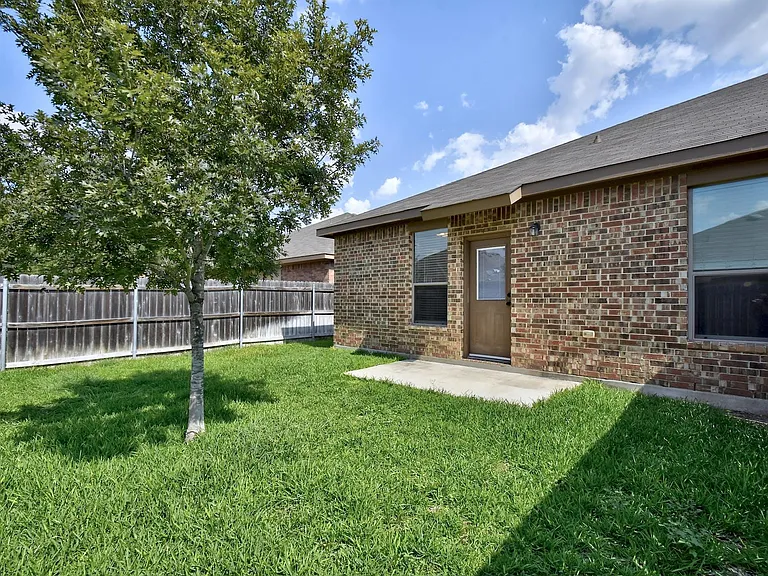 577 Creekside Cir — Photo 26