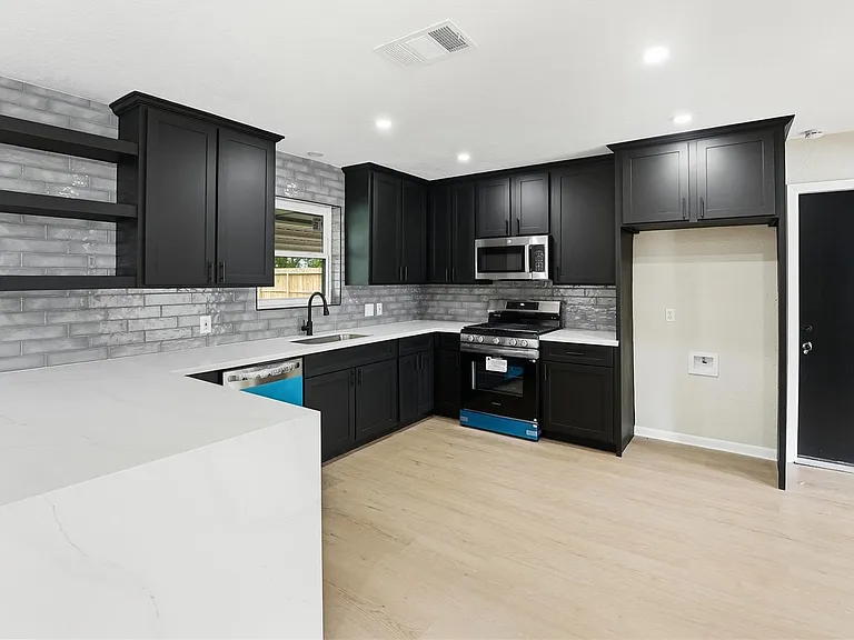 8931 Blankenship Dr — Photo 6