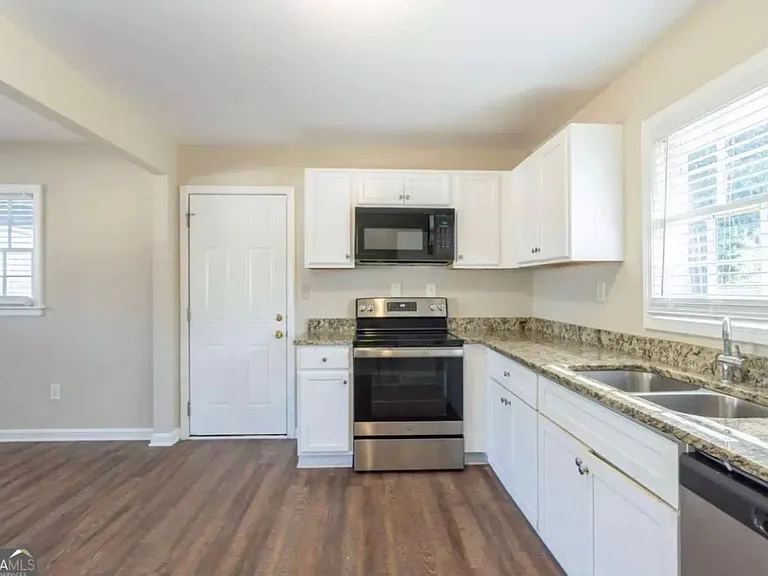 2833 Lynda Pl — Photo 8
