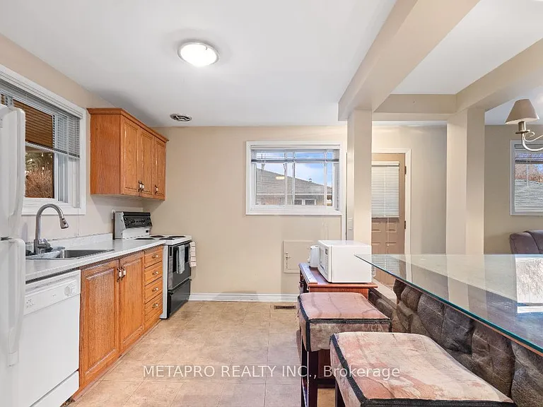 1294 Pinegrove Rd — Photo 3