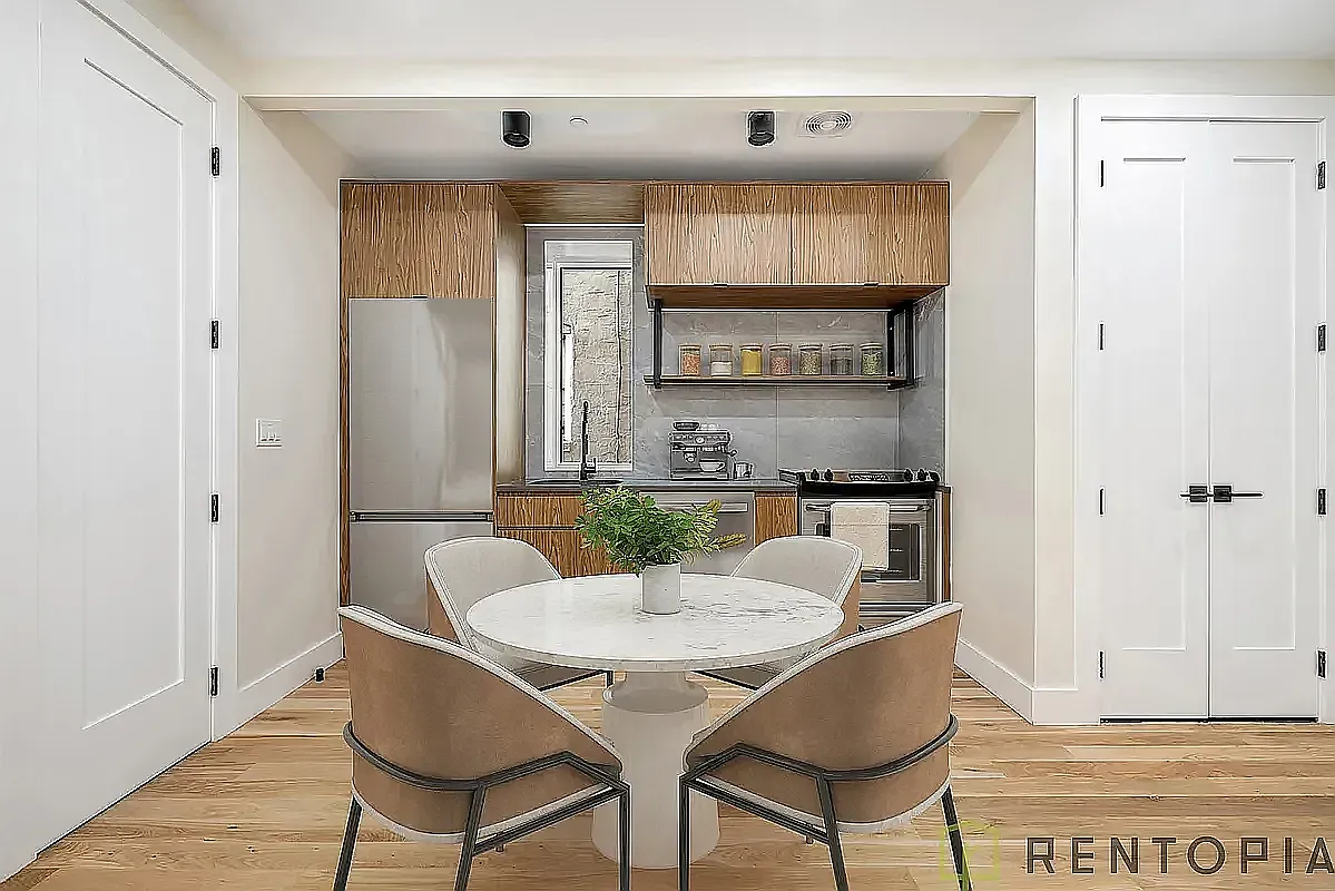 228 Berry Street — Photo 1