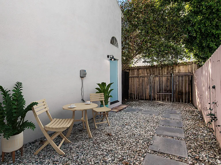 521 S Bentley Ave — Photo 25