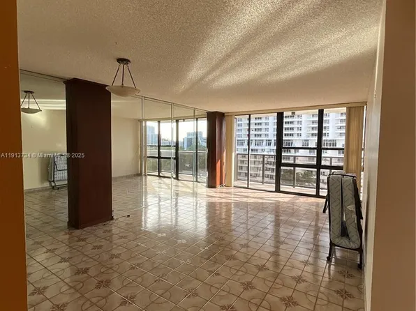 600 NE 36th St APT 817, Miami, FL 33137