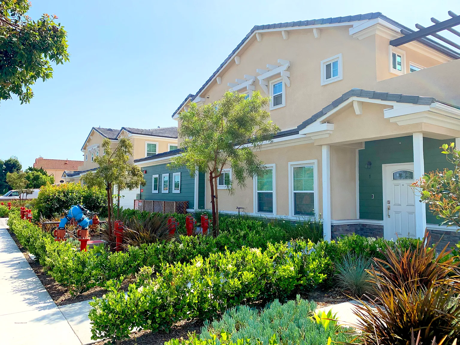 3 bed, 4.5 bath, 2136 sqft, $3,800 — Photo 4
