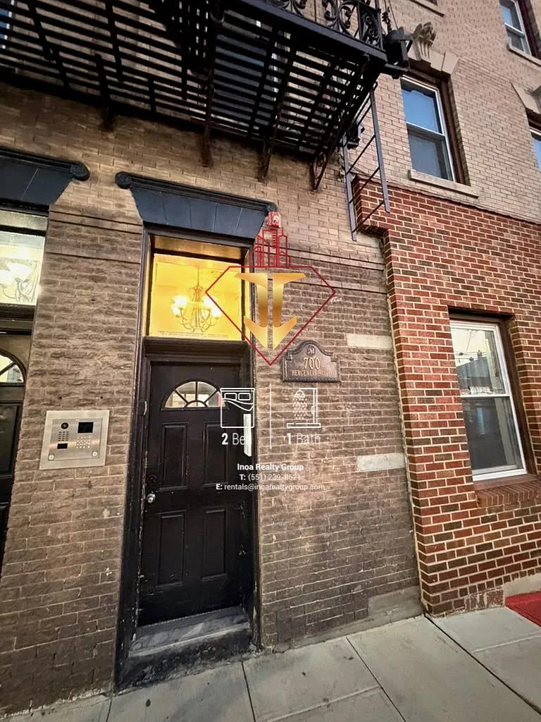 2 bed, 700 sqft, $2,000 — Photo 1