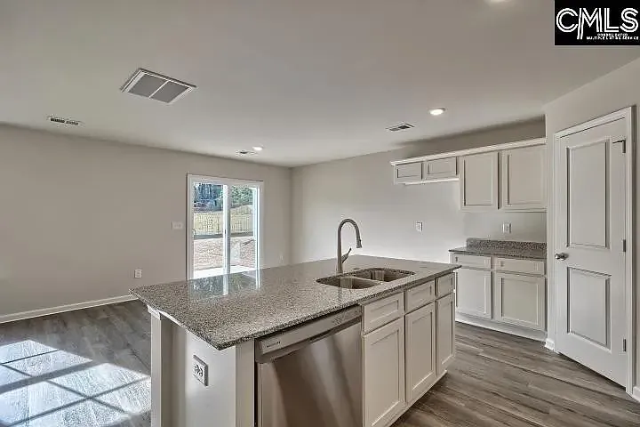 462 Middlebury Ln — Photo 16