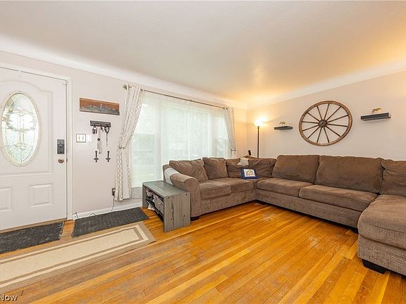3rd image of 12616 Oakview Blvd