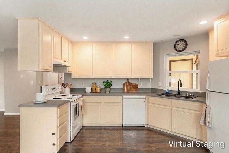 3rd image of 544 Pine Court