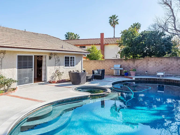 11743 Baird Ave — Photo 2
