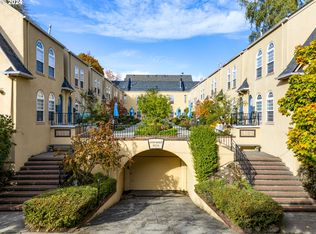 909 NE Brazee St APT 17, Portland, OR 97212