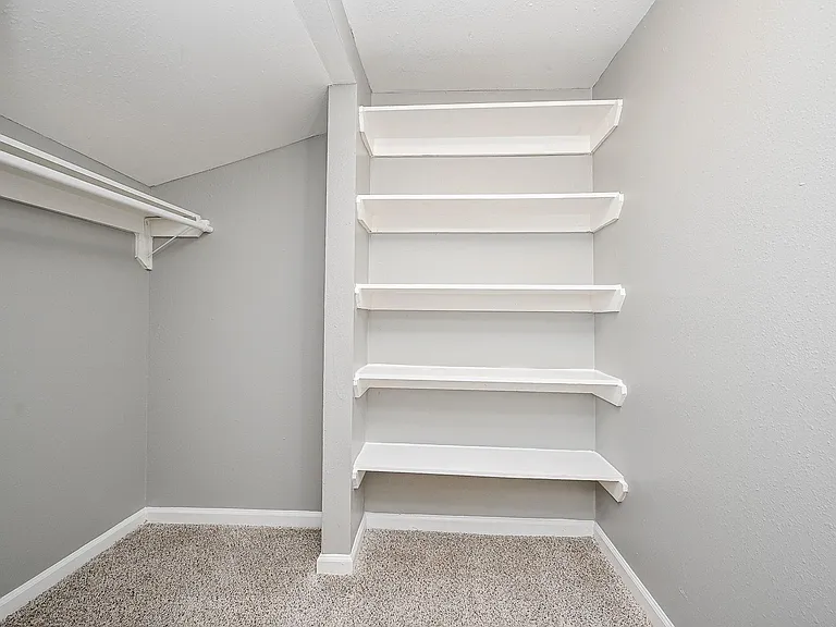8007 Carver Rd — Photo 24