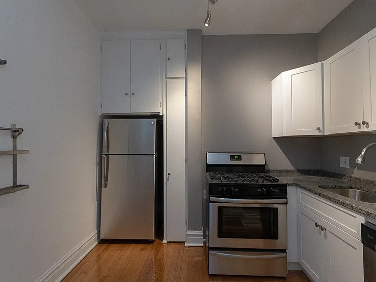 445 W Melrose St #A4 — Photo 2