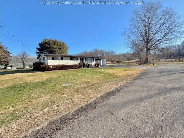 285 Foster St, Mason, WV 25260