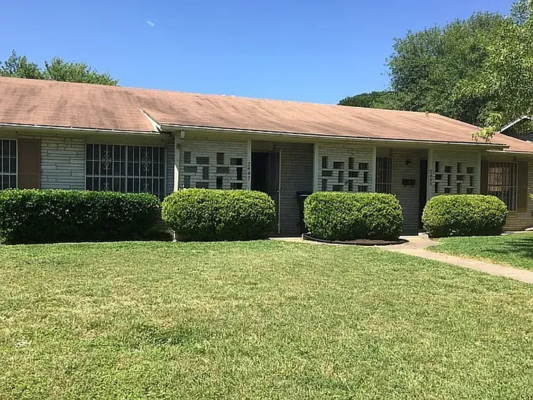 2447 Hiawatha St — Photo 3
