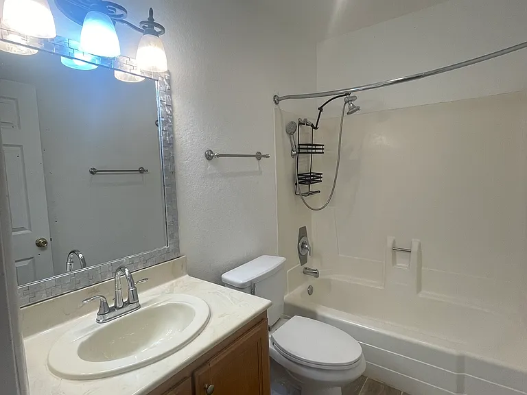 425 Autumn Dr — Photo 3