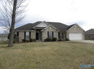 105 Fawn Forest Dr, New Market, AL 35761