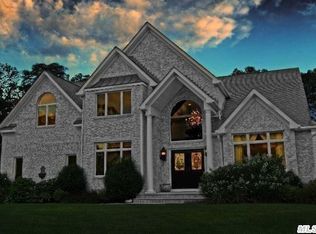 18 Fox Ln, Lake Grove, NY 11755