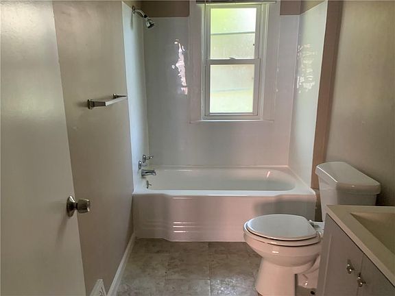 4th image of 618 S Hardy Ave