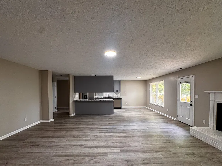 471 Brandermill Rd — Photo 7