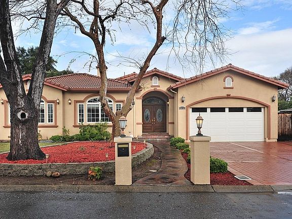 2nd image of 18549 Paseo Lado