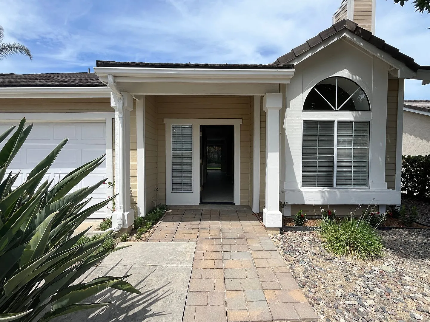 Bright & Move-In Ready: 4BR San Marcos Home with Downstairs Bedroom and Bath — Photo 2