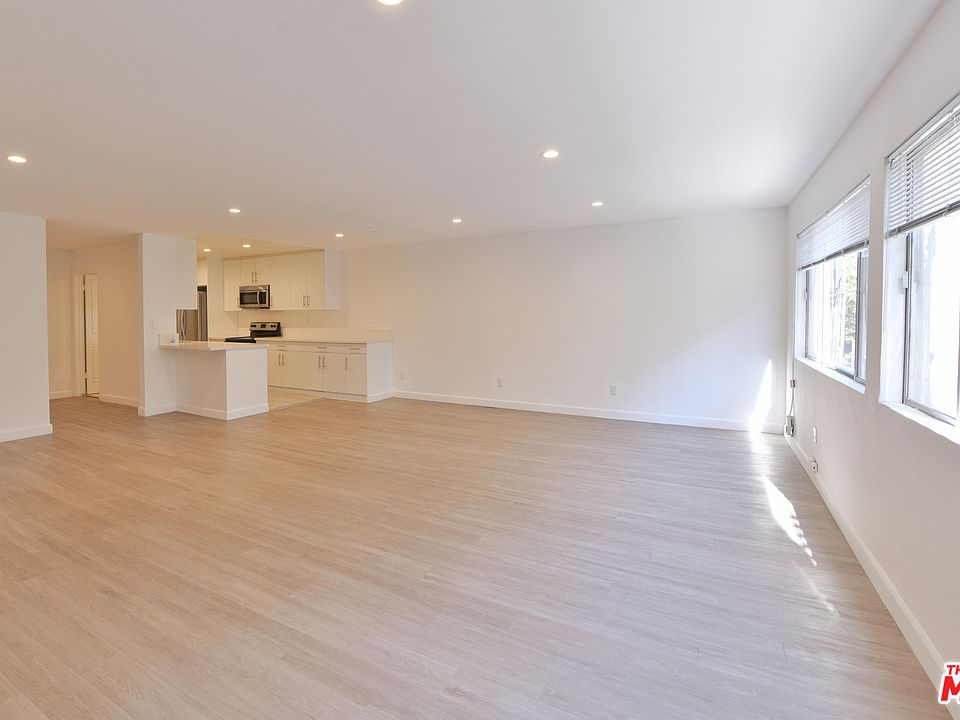 1st image of 136 S Palm Dr APT 105