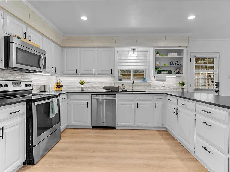 10801 Harvestwood Dr — Photo 14