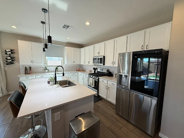 11037 W Hadley St — Photo 15