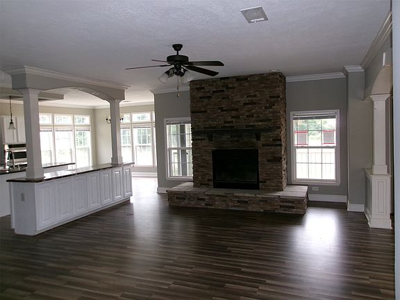 3rd image of 810 Williams Rd