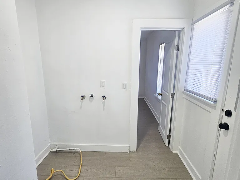 251 E 7th St — Photo 14