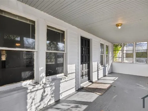 16701 Raymond St, Maple Heights, OH 44137