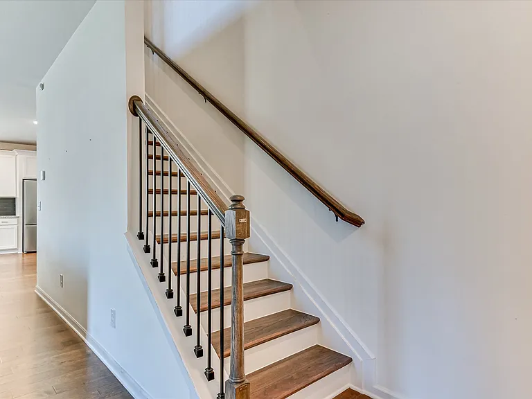 251 Haverford Dr — Photo 34