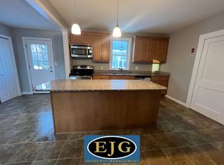 8 Woodbury Ave, Pelham, NH 03076