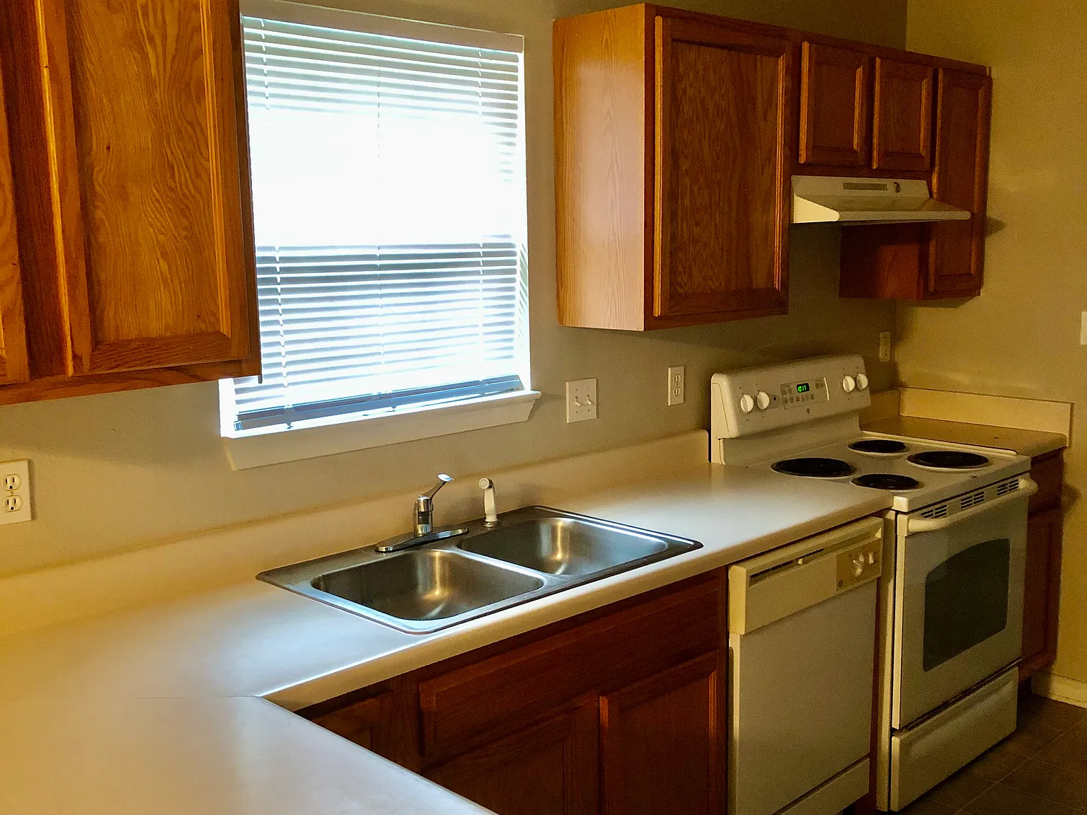 2 bed, $1,075 — Photo 4
