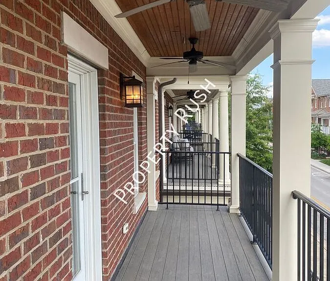 105 E 3rd St — Photo 21