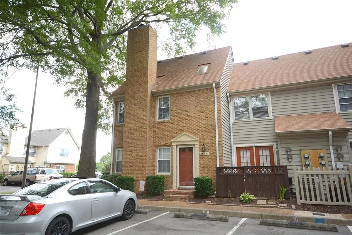 Building Photo - 964 A St