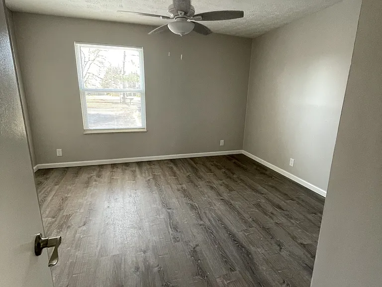 4800 Scheel Rd — Photo 2