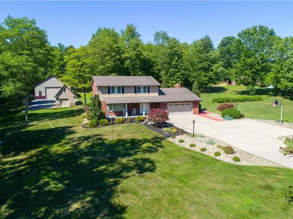 260 Mount Maple Dr, Beaver Falls, PA 15010