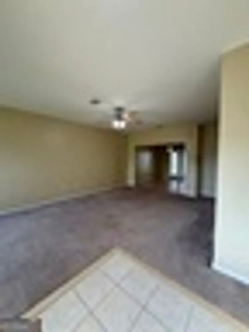 200 Royal Palms Ave — Photo 3