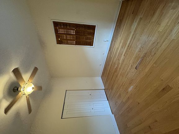 4th image of 1948 N Lincoln Ave #2W
