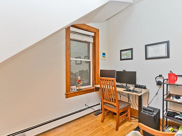 2139 N Oakley Ave #1 — Photo 4